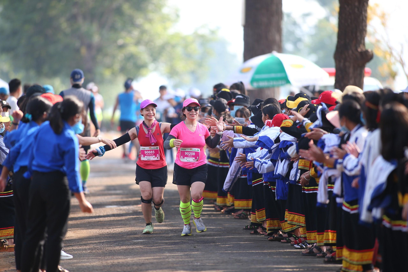 Những khoảnh khắc này sẽ còn được các runner tham gia Tiền Phong Marathon nhắc mãi mỗi khi nói về phố núi Pleiku. Những khoảnh khắc này sẽ còn được các runner tham gia Tiền Phong Marathon nhắc mãi mỗi khi nói về phố núi Pleiku.