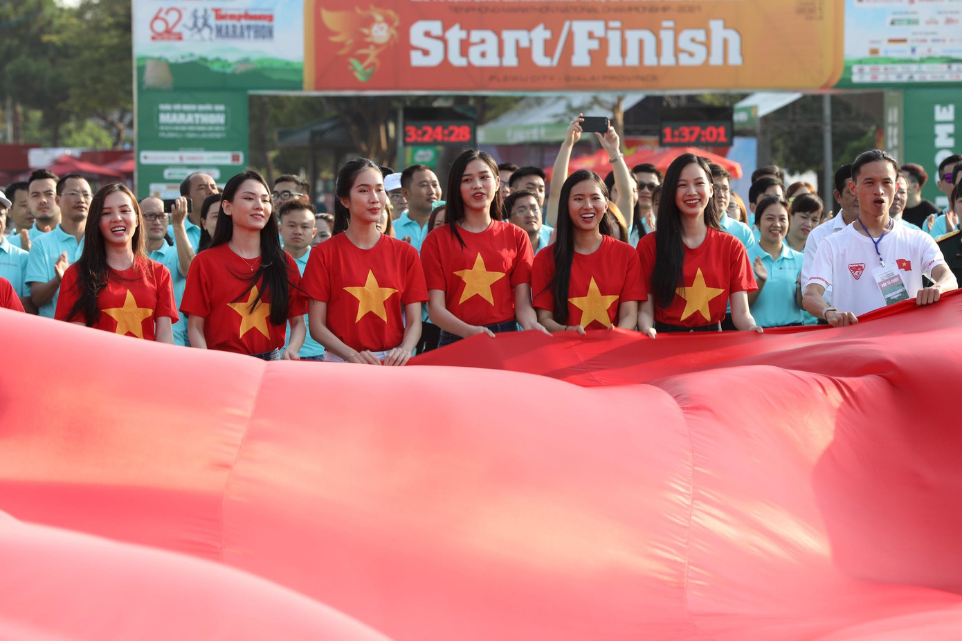 Uy nghiêm Lễ Thượng cờ trên Quảng trường Đại Đoàn Kết ảnh 26 Uy nghiêm Lễ Thượng cờ trên Quảng trường Đại Đoàn Kết ảnh 26