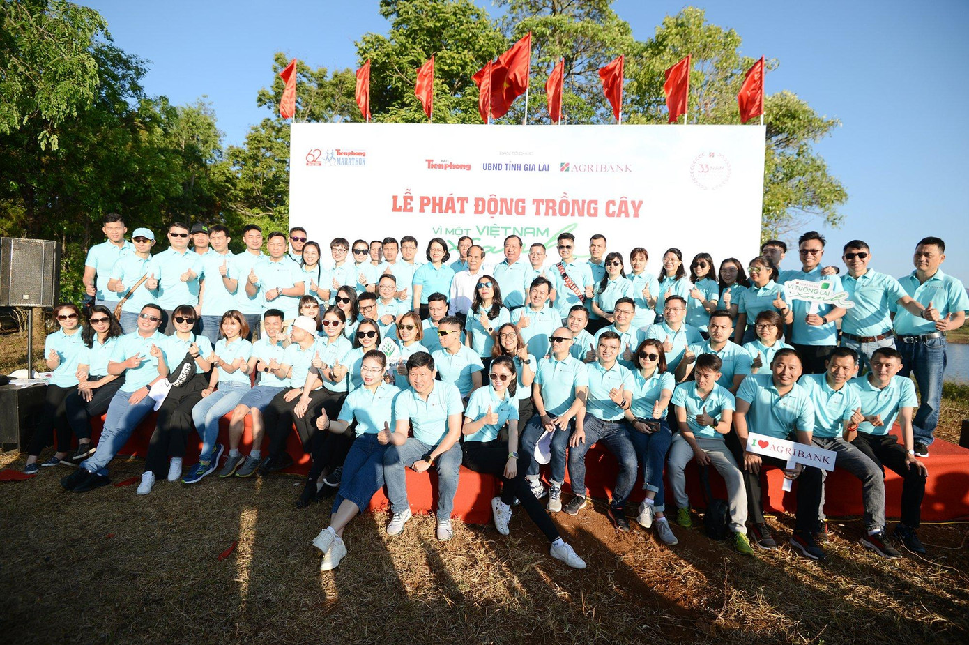 Agribank tham gia lễ phát động trồng cây trong khuôn khổ Giải vô địch quốc gia Marathon và cự ly dài báo Tiền Phong lần thứ 62, sáng 26/3 tại thành phố Pleiku, tỉnh Gia Lai. Ảnh: Dương Triều