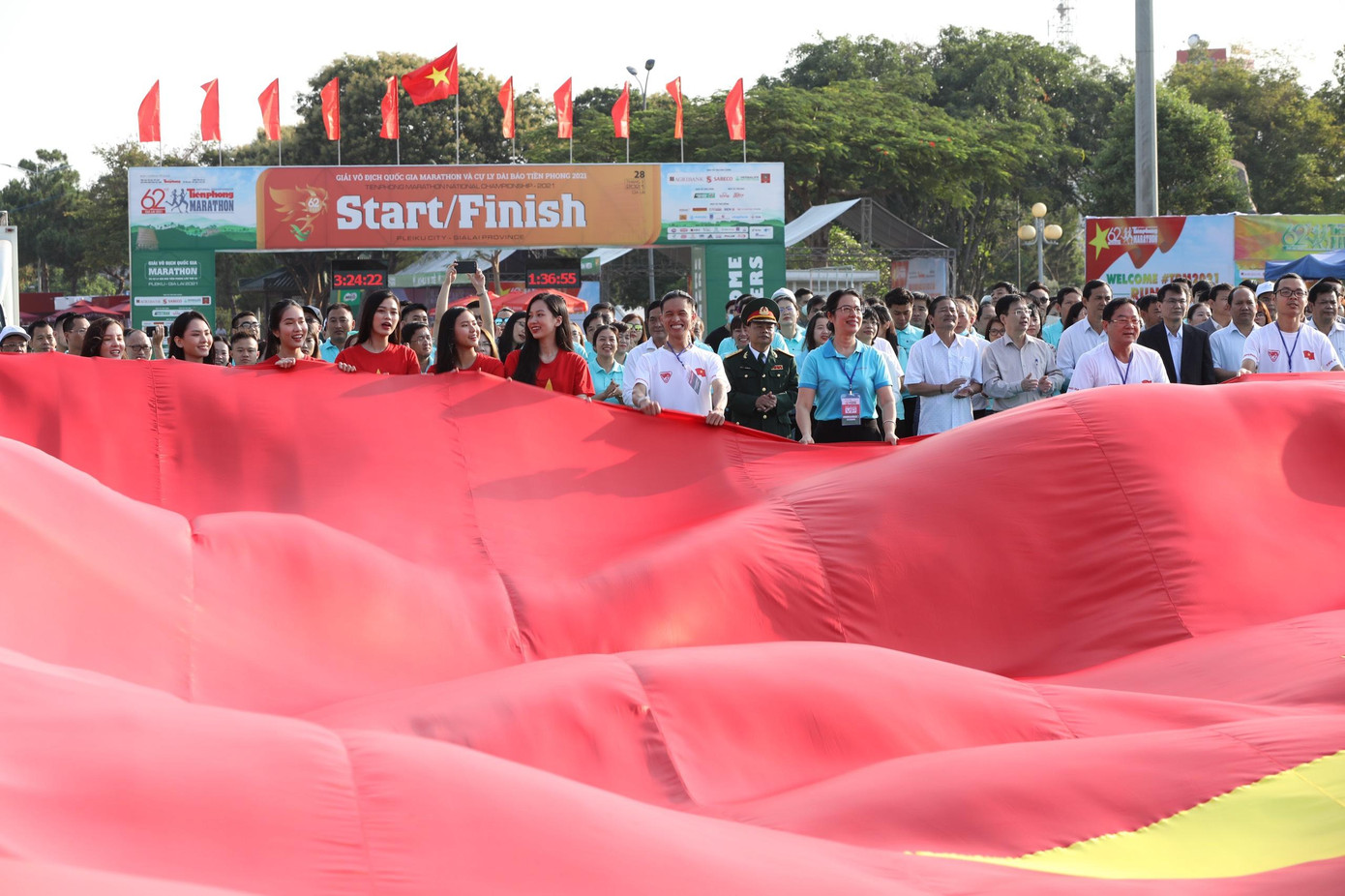 Uy nghiêm Lễ Thượng cờ trên Quảng trường Đại Đoàn Kết ảnh 30 Uy nghiêm Lễ Thượng cờ trên Quảng trường Đại Đoàn Kết ảnh 30