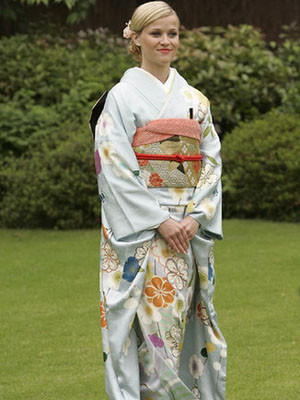 Reese Witherspoon xinh đẹp với áo kimono