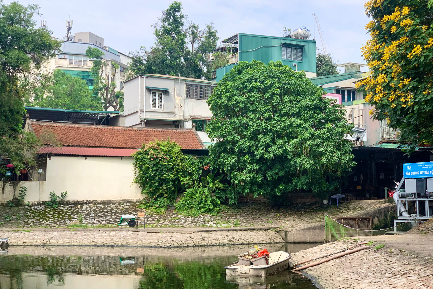 Trước đó, UBND phường Nguyễn Du đã lấy ý kiến người dân về Đồ án thiết kế đô thị (riêng) khu vực xung quanh khu vực hồ Thiền Quang tỷ lệ 1/500. Tại đây, 100% ý kiến đồng thuận với đồ án. Dự án thiết kế đô thị xung quanh hồ Thiền Quang đang triển khai song song với 3 dự án khác (xây dựng, cải tạo Công viên Thống Nhất; cải tạo, nâng cấp Cung Thanh Niên tại phố Trần Bình Trọng; tu bổ, tôn tạo phát huy giá trị cụm 3 chùa Thiền Quang - Quang Hoa - Pháp Hoa). 4 dự án này được triển khai đồng bộ nhằm phát huy những giá trị về đô thị, kiến trúc và bảo đảm các quy định về đô thị.