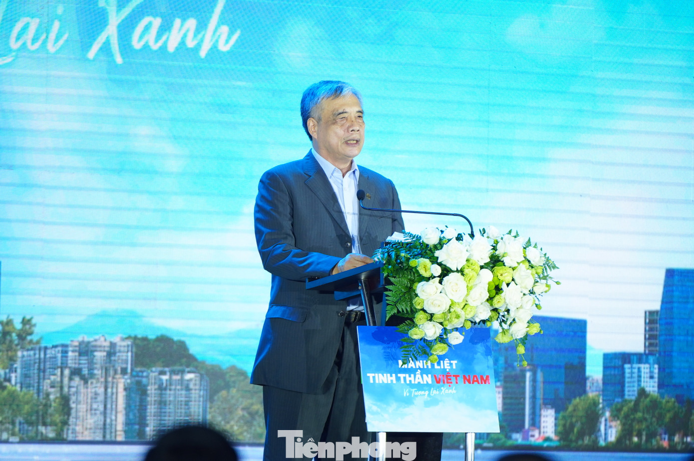 PGS TS Trần Đình Thiên - nguyên Viện trưởng Viện kinh tế Việt Nam phát biểu tại buổi lễ.