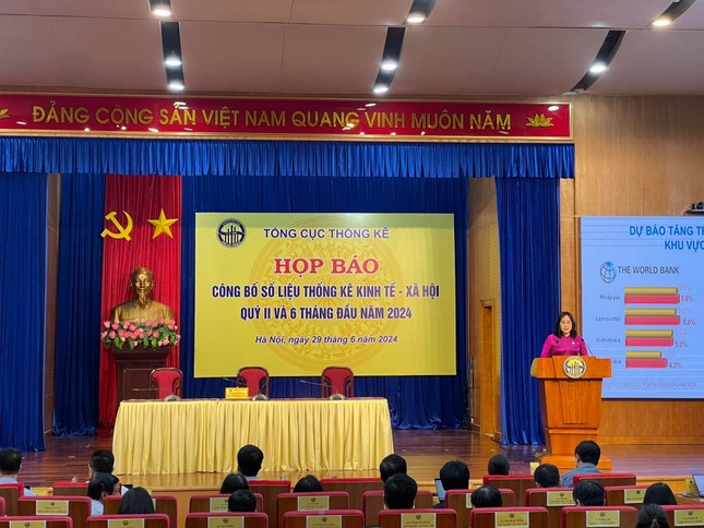 Tổng cục Thống kê họp báo công bố tình hình kinh tế - xã hội quý II và 6 tháng đầu năm.