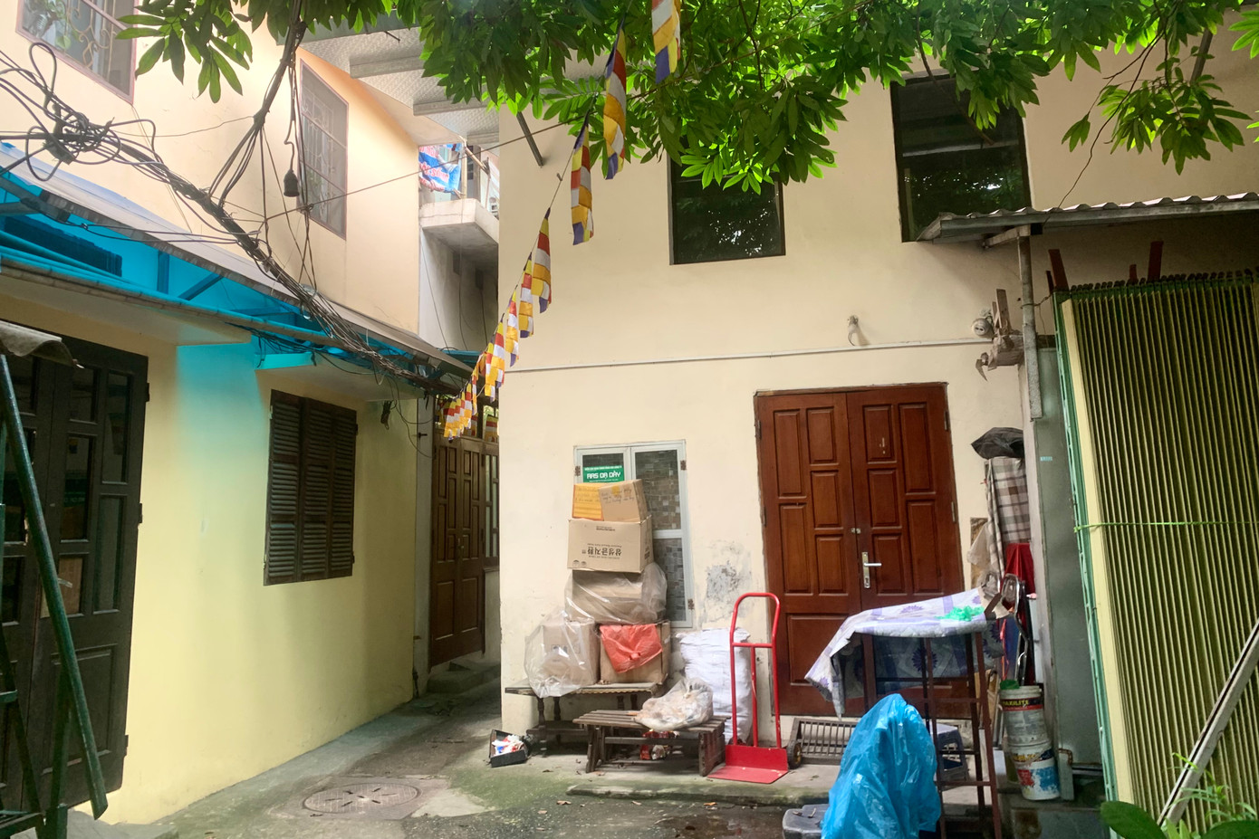 Nhiều hộ dân sinh sống trong ngõ nhỏ trên phố Trần Bình Trọng nằm trong quy hoạch của dự án.