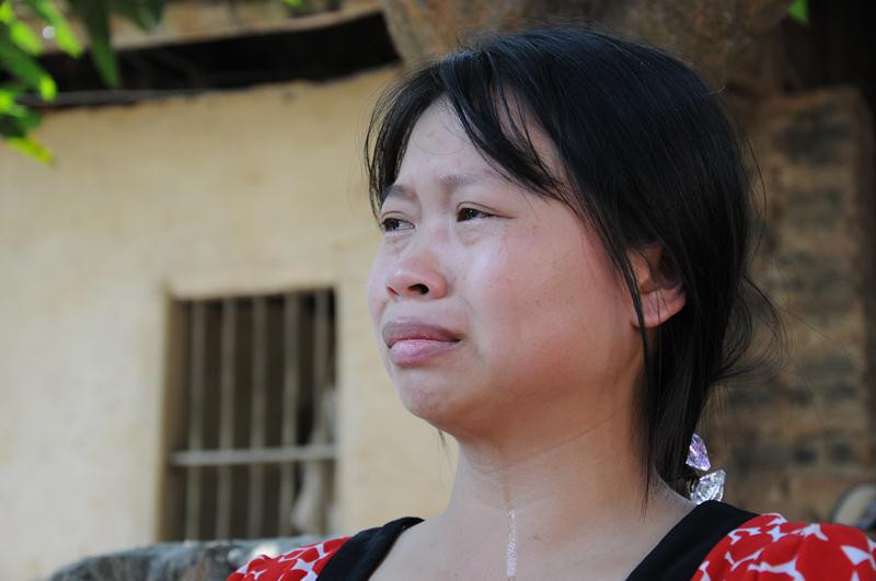 Chị Nguyễn Thị Thu – con thứ 3 của vợ chồng ông Chấn cho biết, suốt cả ngày hôm qua bố mẹ mình không ăn uống được gì