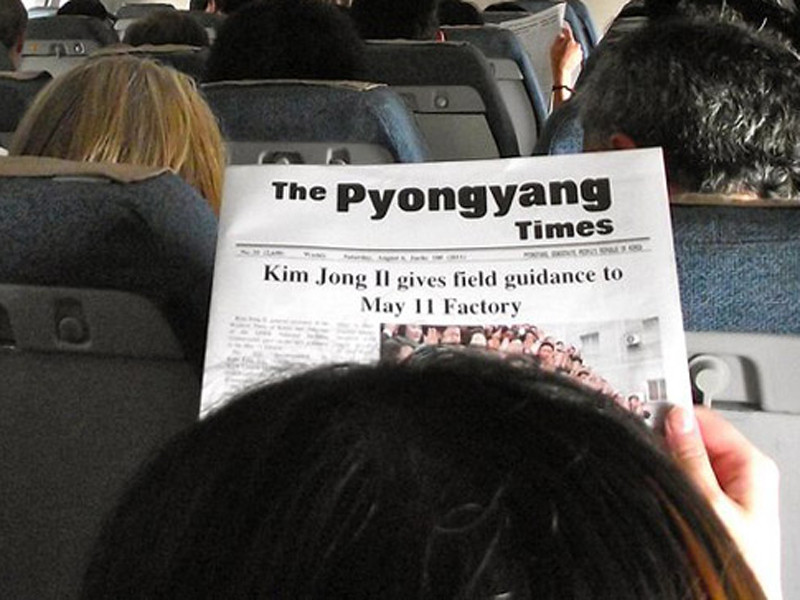 Hành khách đi máy bay có thể tìm hiểu thêm thông tin về Triều Tiên qua tờ Thời báo Bình Nhưỡng bằng tiếng Anh.