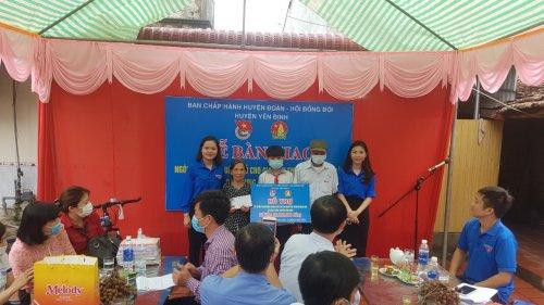 Khánh thành và bàn giao Ngôi nhà khăn quàng đỏ cho đội viên có hoàn cảnh đặc biệt khó khăn vươn lên trong học tập năm 2021 trị giá 40 triệu đồng. Hoạt động nhằm kịp thời chia sẻ những khó khăn với gia đình, động viên nghị lực vượt khó vươn lên học tập của em Trịnh Hoàng Hải - Chi đội 8A – Liên đội trường THCS Định Hưng – huyện Yên Định.