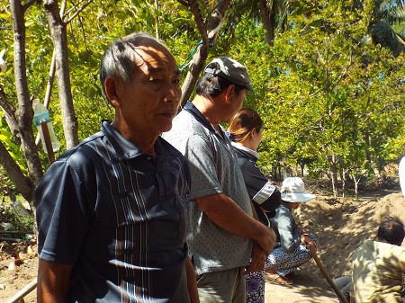 Tạm dừng tìm kiếm hài cốt trong hố chôn tập thể ảnh 1