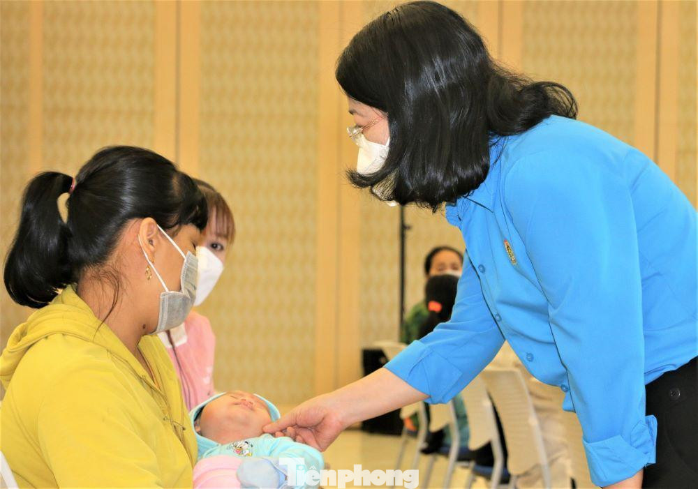 Bà Nguyễn Kim Loan, Chủ tịch Liên đoàn Lao động chia sẻ những đau thương, mất mát với gia đình có người thân mất do COVID-19