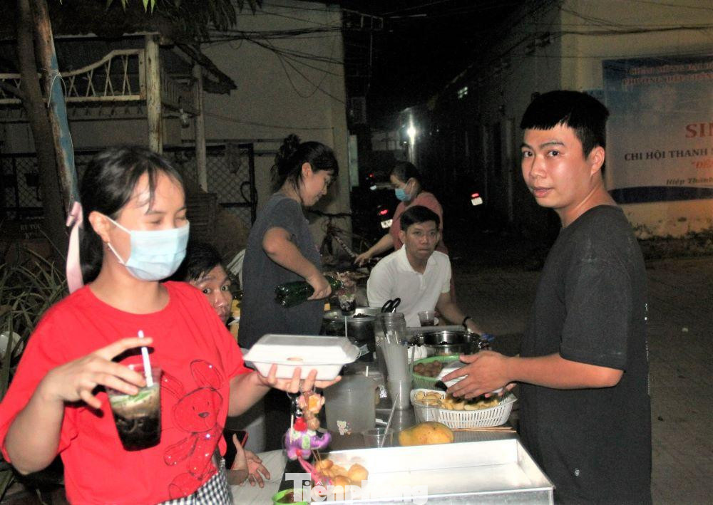 Tất cả các món ăn do thanh niên công nhân và sinh viên chế biến