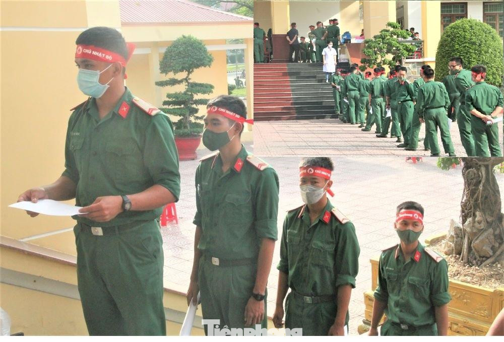 Các học viên trường Quân sự Quân đoàn 4 hào hứng tham gia hiến máu