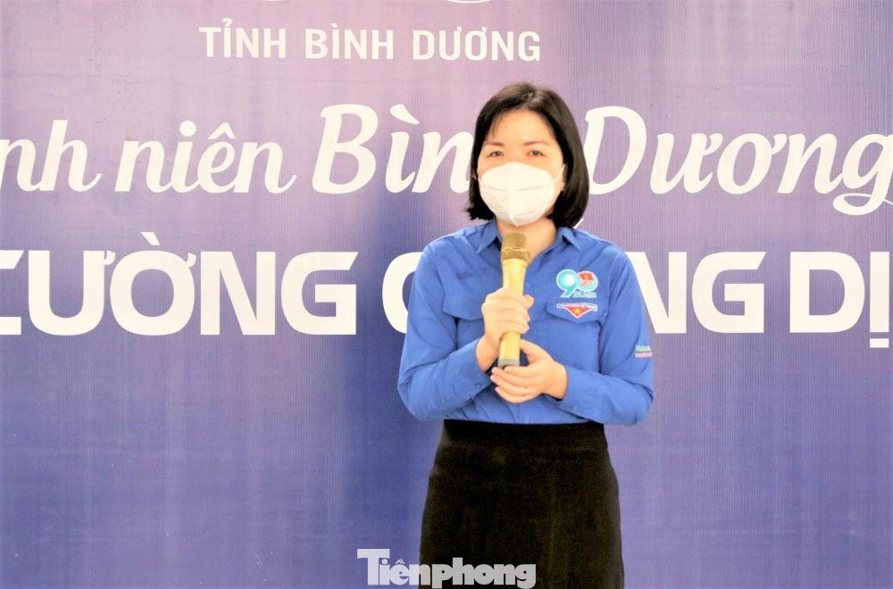Chị Nguyễn Thị Ngọc Xuân, Bí thư Tỉnh đoàn Bình Dương đánh giá cao tinh thần xung kích tình nguyện của các bạn tình nguyện viên, đã không ngại vất vả, nguy hiểm sẵn sàng đăng ký tham gia hỗ trợ công tác phòng chống dịch tại tỉnh Sóc Trăng ngay khi có thông tin đăng tuyển.