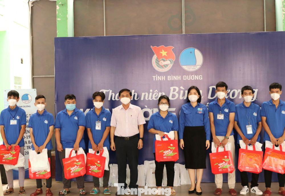 Chị Xuân mong muốn các bạn tình nguyện viên sẽ tiếp tục phát huy lòng nhiệt huyết và quyết tâm cao độ của tuổi trẻ để cống hiến, giúp sức cho bà con nhân dân tại Sóc Trăng, hỗ trợ địa phương này sớm đẩy lùi dịch bệnh COVID-19. Đồng thời mong muốn các bạn sẽ thực hiện nghiêm nguyên tắc 5K, bảo vệ thật tốt sức khoẻ của bản thân để thực hiện tốt nhiệm vụ được giao.