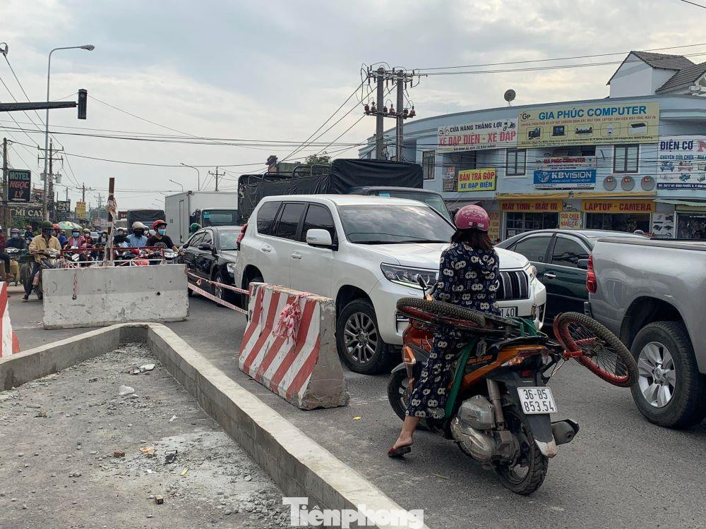Kẹt nghiêm trọng nhất từ khu phố 1B, phường An Phú kéo dài đến khu phố Bình Phước B, phường Bình Chuẩn (TP Thuận An). Kẹt nghiêm trọng nhất từ khu phố 1B, phường An Phú kéo dài đến khu phố Bình Phước B, phường Bình Chuẩn (TP Thuận An).