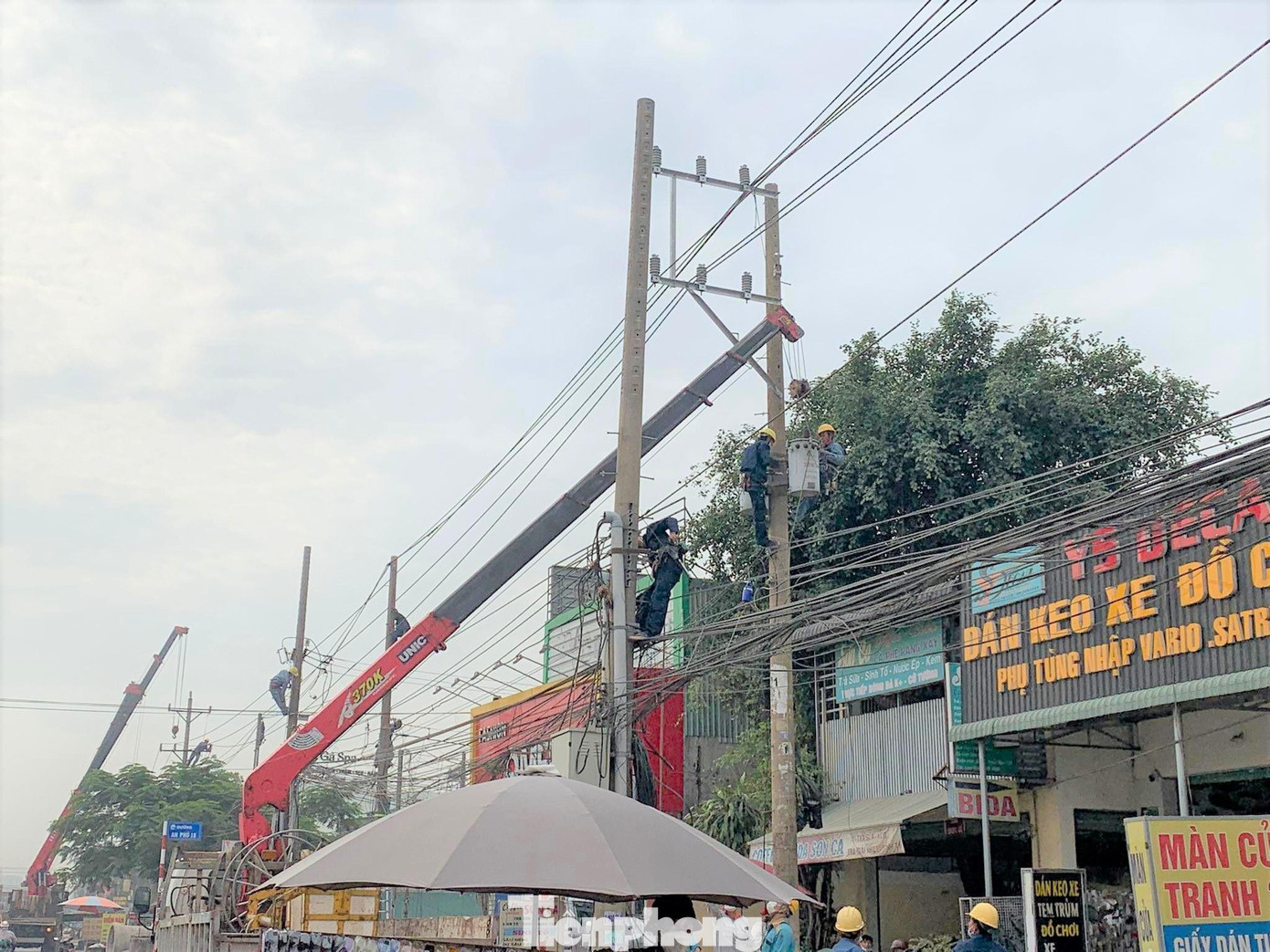 Sáng ngày 11/12, khu vực 2 bên đường ĐT743 từ ngã 3 An Phú về đến ngã 4 Miếu Ông Cù (TP.Thuận An, Bình Dương) bị cắt điện để phục vụ thi công các công trình. Sáng ngày 11/12, khu vực 2 bên đường ĐT743 từ ngã 3 An Phú về đến ngã 4 Miếu Ông Cù (TP.Thuận An, Bình Dương) bị cắt điện để phục vụ thi công các công trình.