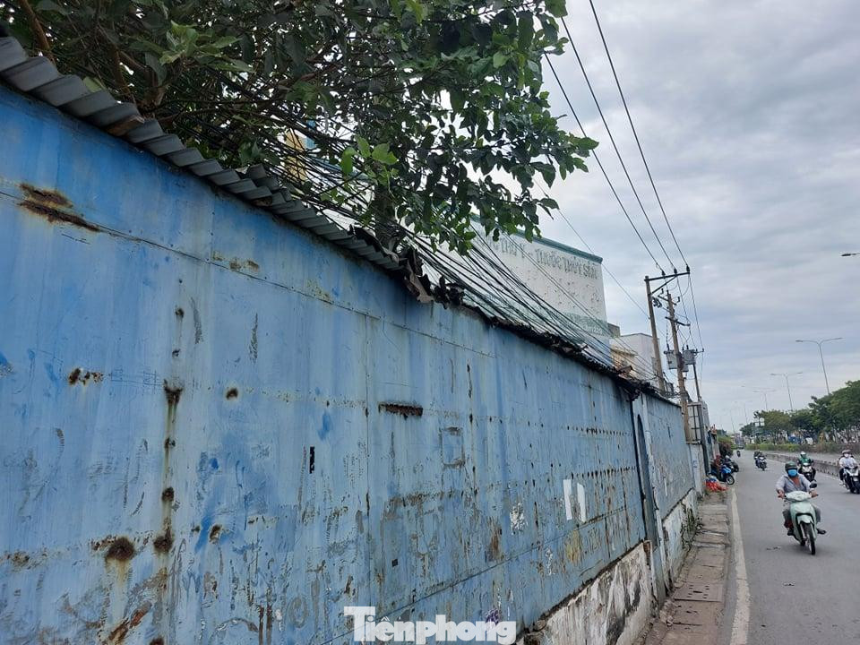 Chi nhánh Công ty nằm bên Quốc lộ 1A đoạn giáp Bình Dương và TP HCM