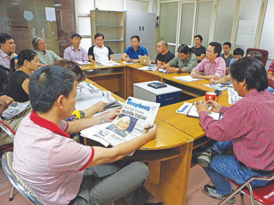 Sau khi số báo đầu tiên, mặc dù là thứ bảy (5/10/2013), Tổng Biên tập Lê Xuân Sơn vẫn triệu tập tất cả các trưởng ban và thư ký tòa soạn đến cơ quan bàn kế hoạch số đặc biệt cho thật xứng tầm sự kiện Đại tướng