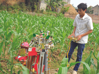 Hòa và rô - bốt nông dân 