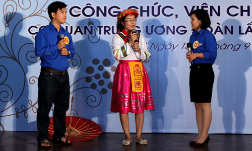 Màn giới thiệu được sân khấu hóa