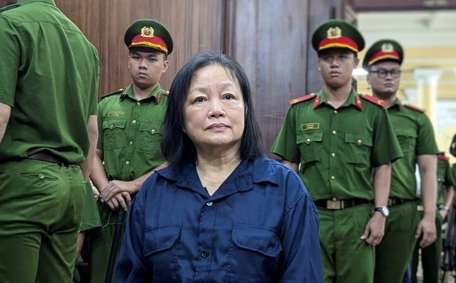 Bị cáo Trần Thị Bình Minh, cựu Phó Giám đốc Sở KH&amp;ĐT TP HCM tại một phiên toà trước đó.