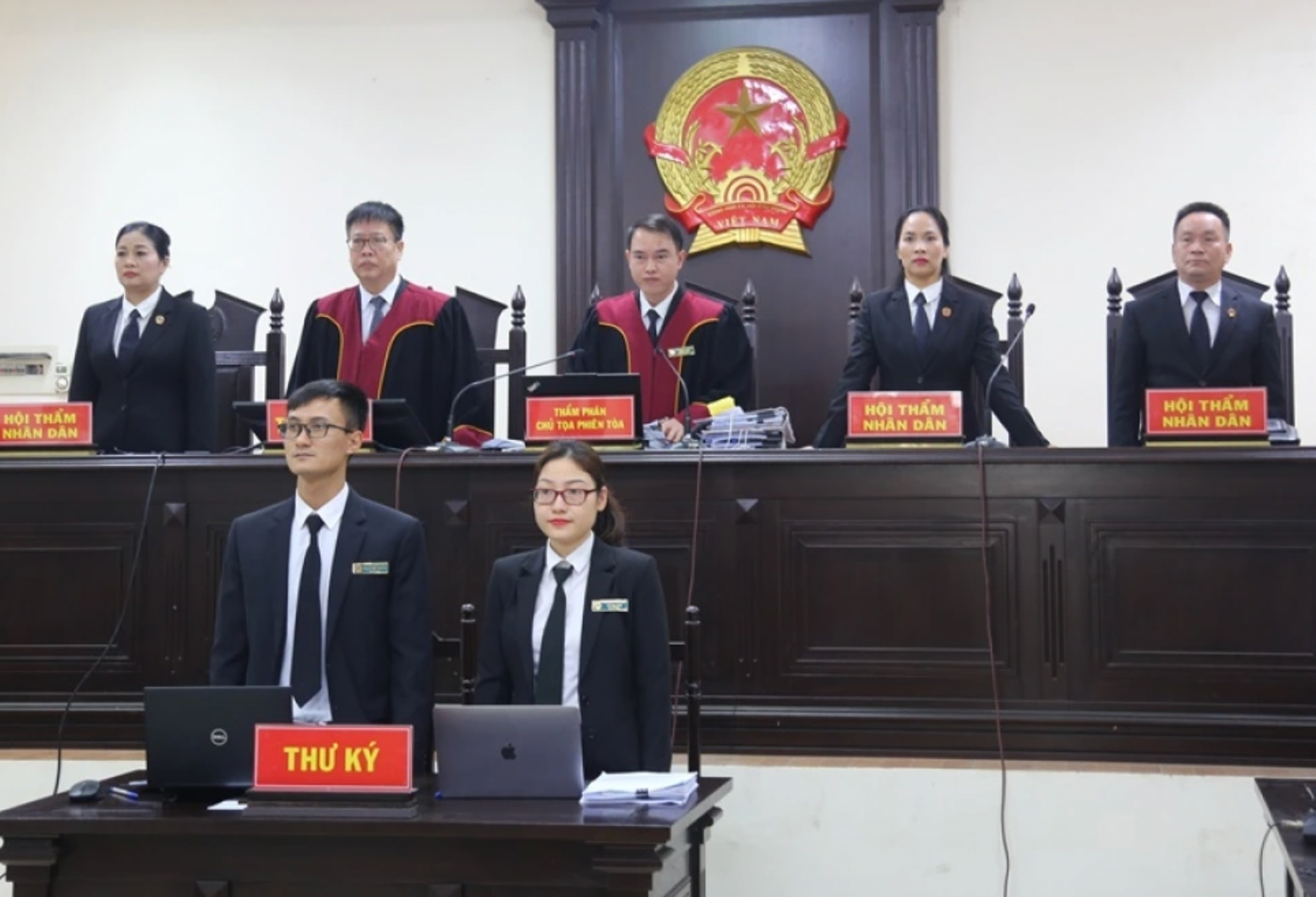 HĐXX vụ án “Cưỡng đoạt tài sản” và “Lợi dụng chức vụ, quyền hạn gây ảnh hưởng đối với người khác để trục lợi”, ngày 7/1.