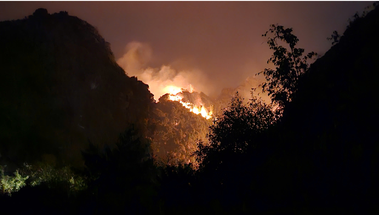 Hiện trường vụ cháy rừng tại vùng lõi Di sản Tràng An. Hiện trường vụ cháy rừng tại vùng lõi Di sản Tràng An.