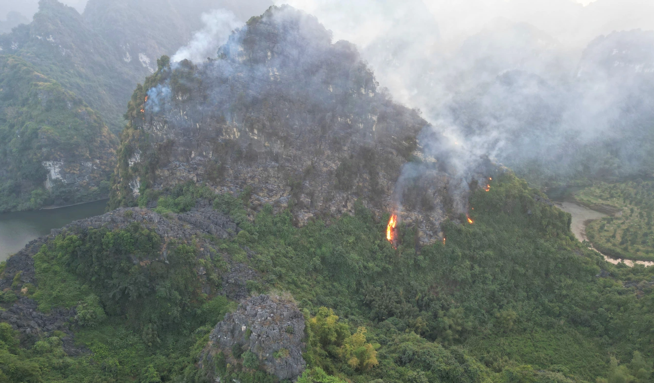 Vụ cháy rừng đặc dụng xảy ra khoảng 16h ngày 23/1. Vụ cháy rừng đặc dụng xảy ra khoảng 16h ngày 23/1.