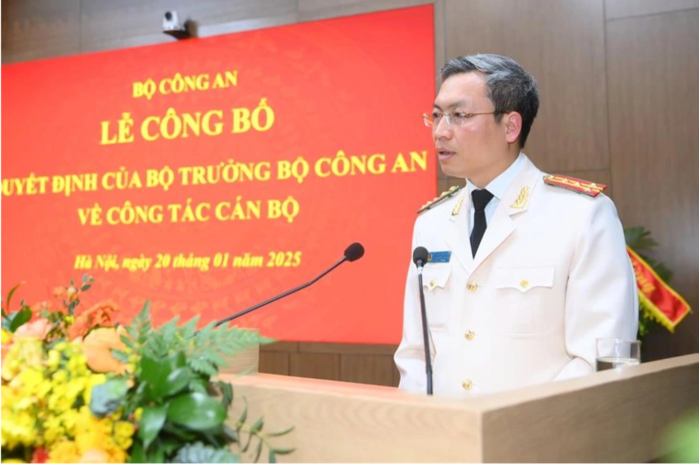 Đại tá Nguyễn Quốc Toản - tân Chánh Văn phòng Bộ Công an. Đại tá Nguyễn Quốc Toản - tân Chánh Văn phòng Bộ Công an.