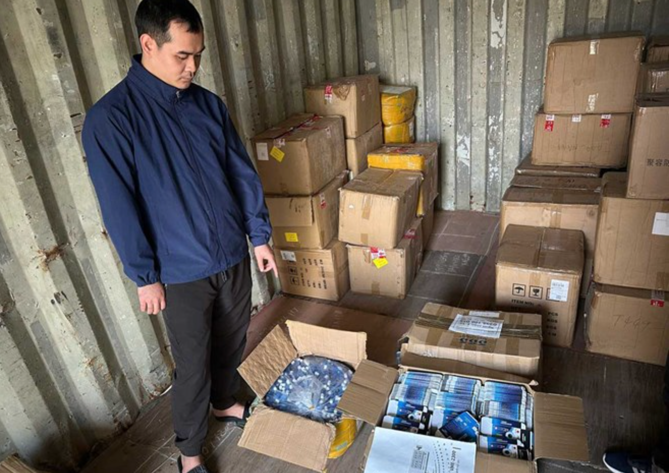 Đối tượng Nguyễn Văn Vũ cùng tang vật. Ảnh: Công an tỉnh Nam Định. Đối tượng Nguyễn Văn Vũ cùng tang vật. Ảnh: Công an tỉnh Nam Định.