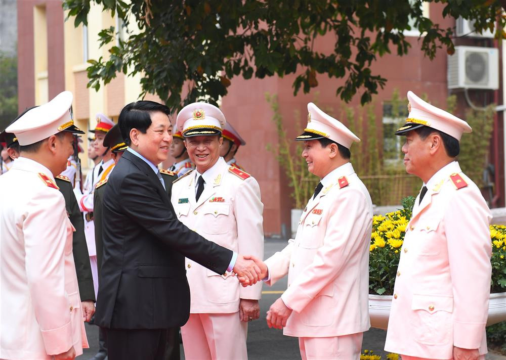 Chủ tịch nước Lương Cường đến thăm và chúc Tết CBCS. Chủ tịch nước Lương Cường đến thăm và chúc Tết CBCS.