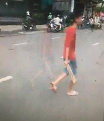 Nhóm thanh niên đập phá xe buýt, xe cảnh sát ở TPHCM bị khởi tố ảnh 1