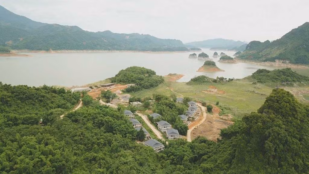 Dự án Khu du lịch thiên nhiên Robinson tại đảo Sung của Công ty CP Đầu tư du lịch Hòa Bình chậm tiến độ thực hiện theo quyết định chủ trương đầu tư. Dự án Khu du lịch thiên nhiên Robinson tại đảo Sung của Công ty CP Đầu tư du lịch Hòa Bình chậm tiến độ thực hiện theo quyết định chủ trương đầu tư.