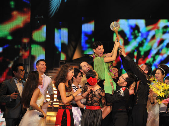 Ngắm những vũ công nóng bỏng của BNHV ảnh 25