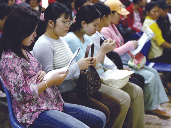 Nhiều ý kiến cho rằng nên tăng thời gian nghỉ sau khi sinh lên 6 tháng Ảnh: Hồng Vĩnh