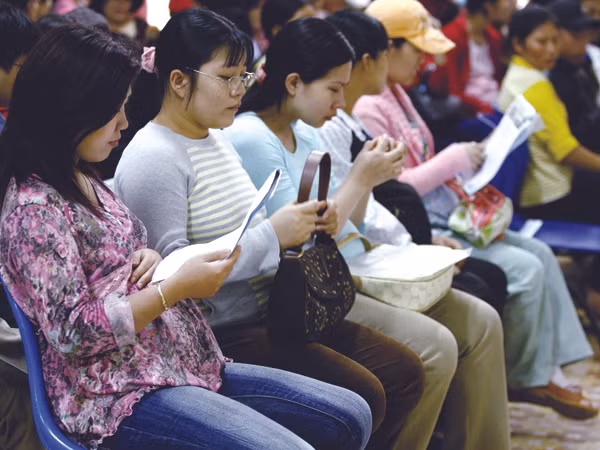 Nhiều ý kiến cho rằng nên tăng thời gian nghỉ sau khi sinh lên 6 tháng Ảnh: Hồng Vĩnh