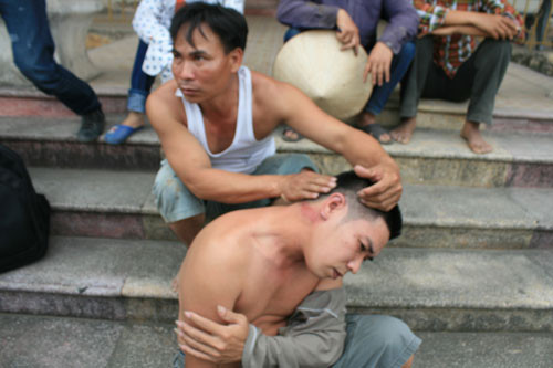 Những người dân bị thương trong cuộc xô xát