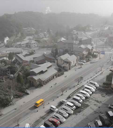 Núi lửa tuôn trào sau 7 năm 'ngủ yên' ảnh 1