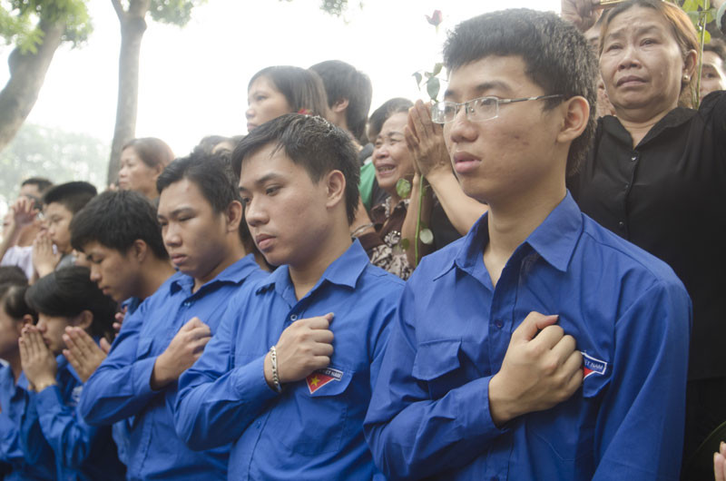 Thanh niên tình nguyện tiễn đưa Đại tướng