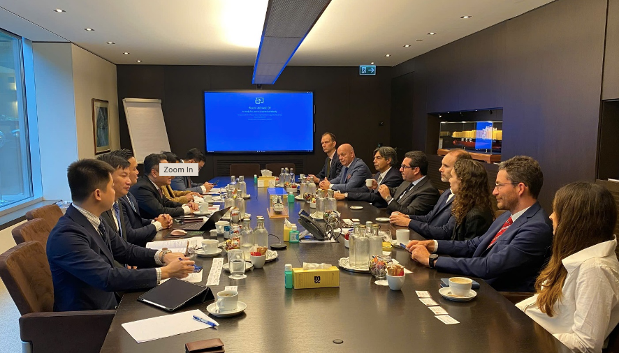 Phó Chủ tịch CMSC Nguyễn Ngọc Cảnh làm việc với Tổng Giám đốc Tập đoàn MSC.