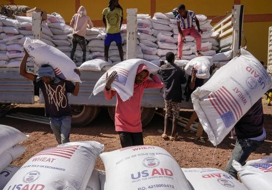 Tình nguyện viên dỡ hàng viện trợ từ USAID ở Ethiopia. Ảnh: Getty Images. Tình nguyện viên dỡ hàng viện trợ từ USAID ở Ethiopia. Ảnh: Getty Images.