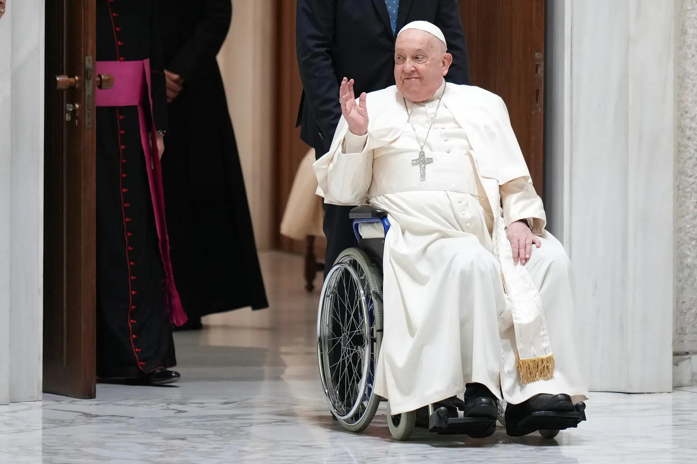 Giáo hoàng Francis đến tham dự buổi tiếp kiến chung hằng tuần tại Vatican trong tháng 2/2025. Ảnh: AP. Giáo hoàng Francis đến tham dự buổi tiếp kiến chung hằng tuần tại Vatican trong tháng 2/2025. Ảnh: AP.