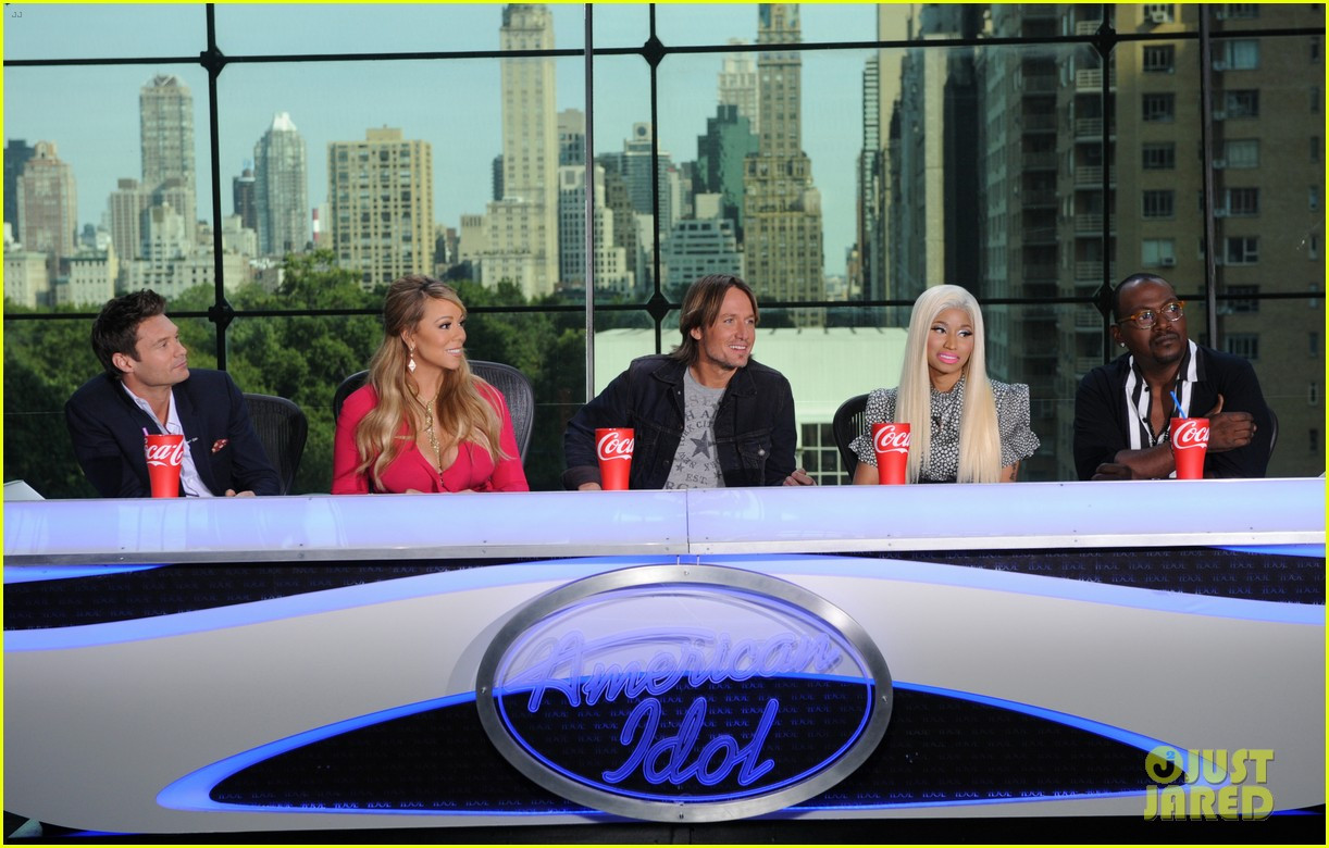 Nicki (Tóc bạch kim) cùng các đồng nghiệp tại American Idol