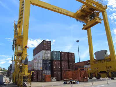 21 siêu xe vẫn nằm trong các container chờ chủ đến nhận. Ảnh: Nam Cường