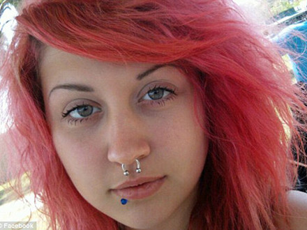 Nữ sinh đã gặp "tai kiếp" khi hút túi thơm. Nữ sinh đã gặp