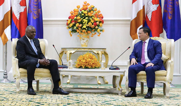 Bộ trưởng Quốc phòng Mỹ Lloyd Austin hội kiến Thủ tướng Campuchia Hun Manet ngày 4/6. (Ảnh: AKP) Bộ trưởng Quốc phòng Mỹ Lloyd Austin hội kiến Thủ tướng Campuchia Hun Manet ngày 4/6. (Ảnh: AKP)