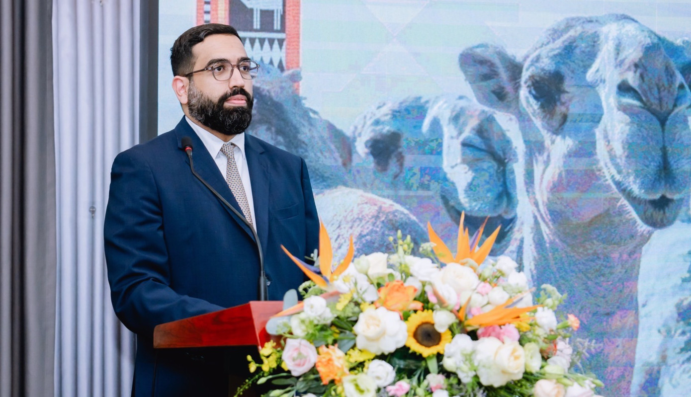 Đại biện lâm thời Đại sứ quán Ả-rập Xê-út tại Việt Nam Hamoud Naif S. Almutari phát biểu tại lễ kỷ niệm. (Ảnh: ĐSQ Ả-rập Xê-út)