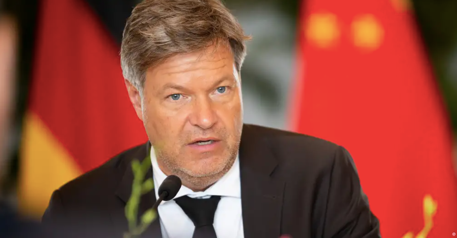 Phó Thủ tướng kiêm Bộ trưởng Kinh tế Đức Robert Habeck. (Ảnh: DW) Phó Thủ tướng kiêm Bộ trưởng Kinh tế Đức Robert Habeck. (Ảnh: DW)