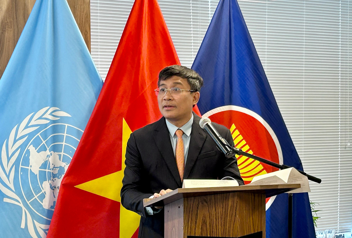 Thứ trưởng Nguyễn Minh Vũ phát biểu tại hội nghị. (Ảnh: Mofa) Thứ trưởng Nguyễn Minh Vũ phát biểu tại hội nghị. (Ảnh: Mofa)