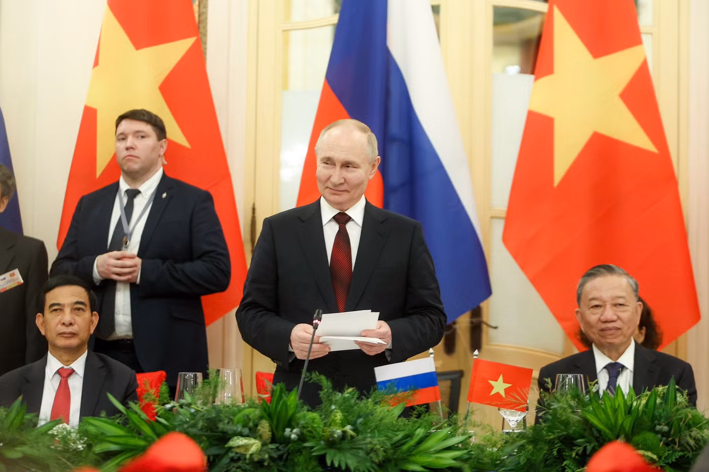 Tổng thống Nga Putin rời Hà Nội, kết thúc chuyến thăm cấp Nhà nước đến Việt Nam ảnh 25 Tổng thống Nga Putin rời Hà Nội, kết thúc chuyến thăm cấp Nhà nước đến Việt Nam ảnh 25